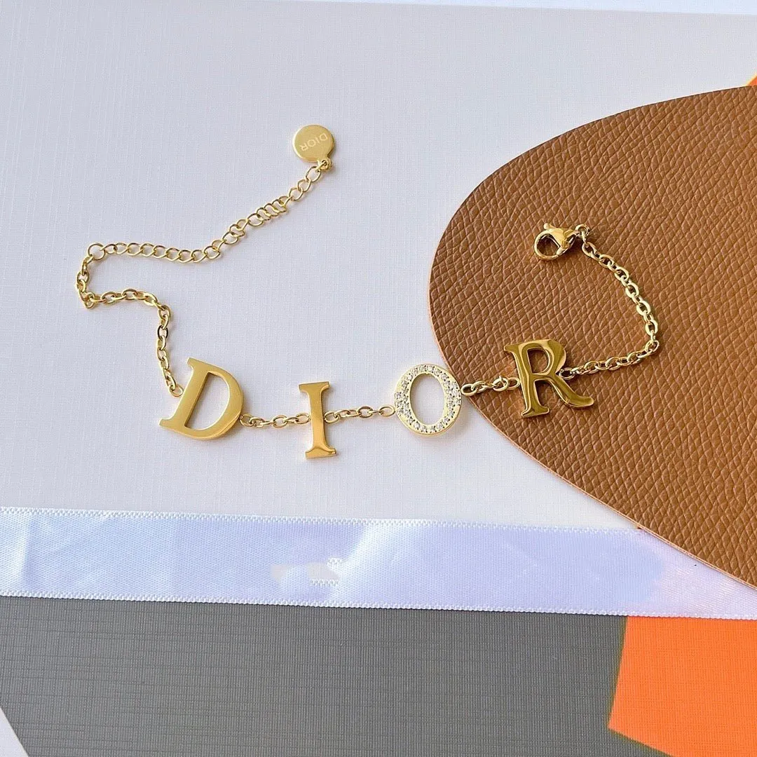 Women‘s Fashion High-End Letter Bracelet[special freebies for loyal clients]