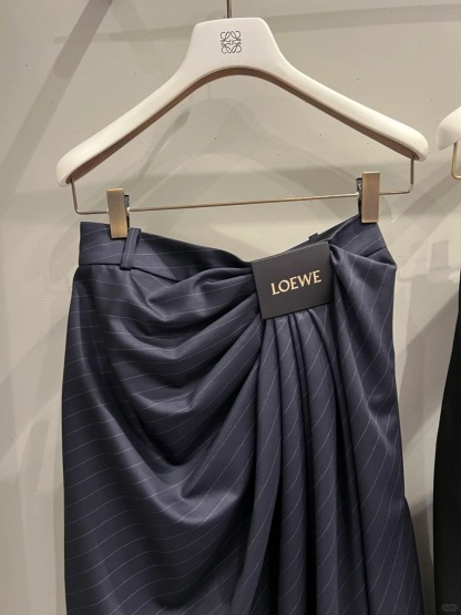 LOE25SS High-Waisted Pleated Pants