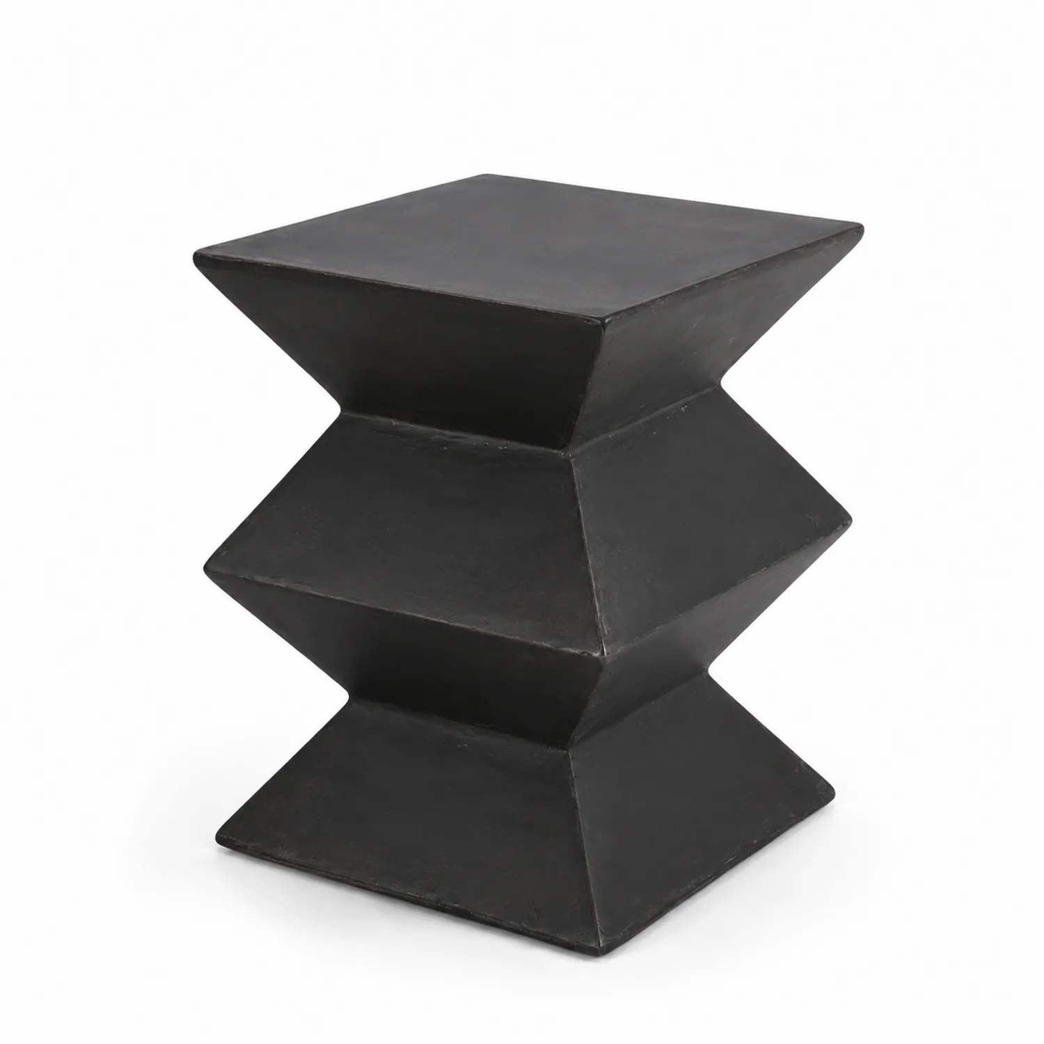 Table d'appoint noire en acier géométrique