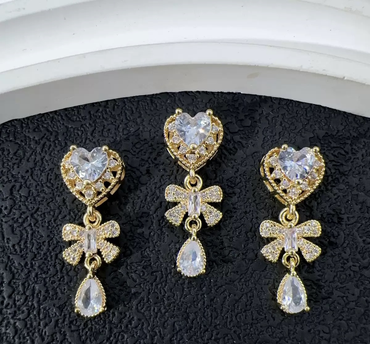 18K Gold-Plated Copper Locket Pendant with Butterfly and Zirconia (Round, Rectangular, or Oval)
