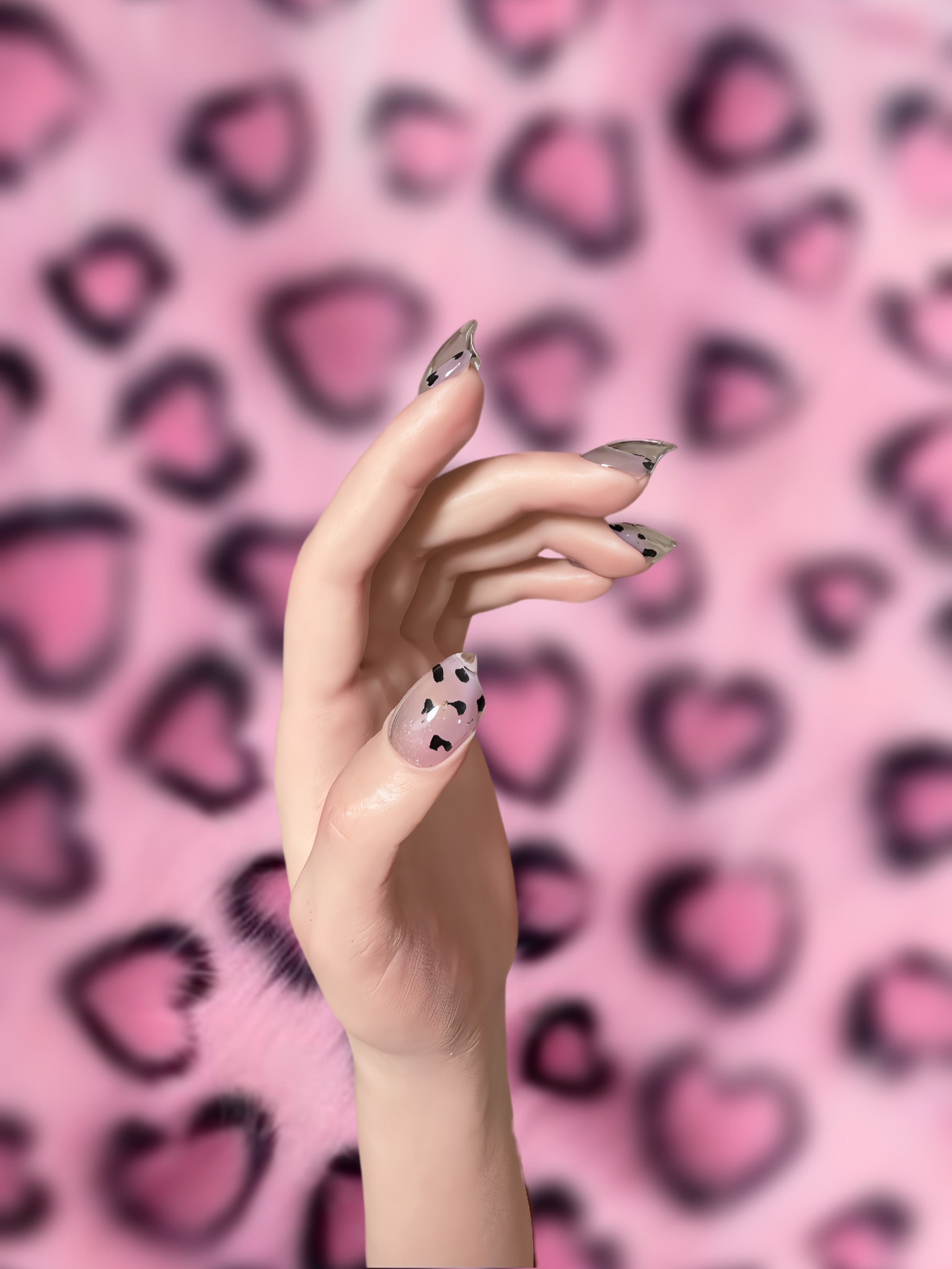 Milky Leopard Short Claws