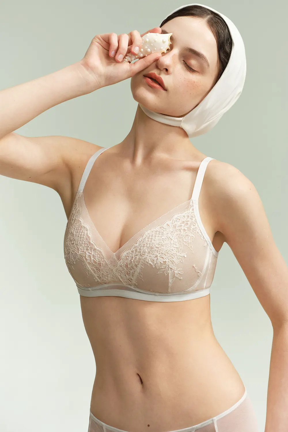 Plus Size Embroidered Lace Minimizer Bra