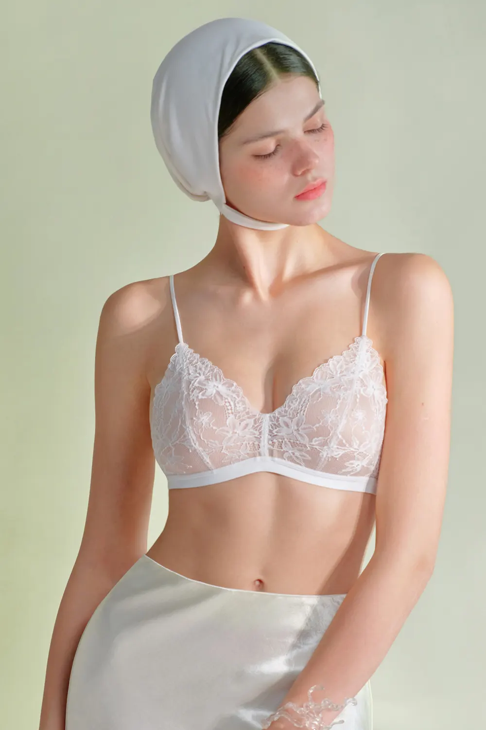 Sexy Lace Triangle Cup  Backless Wireless Ultra-Thin Romantic French Bra