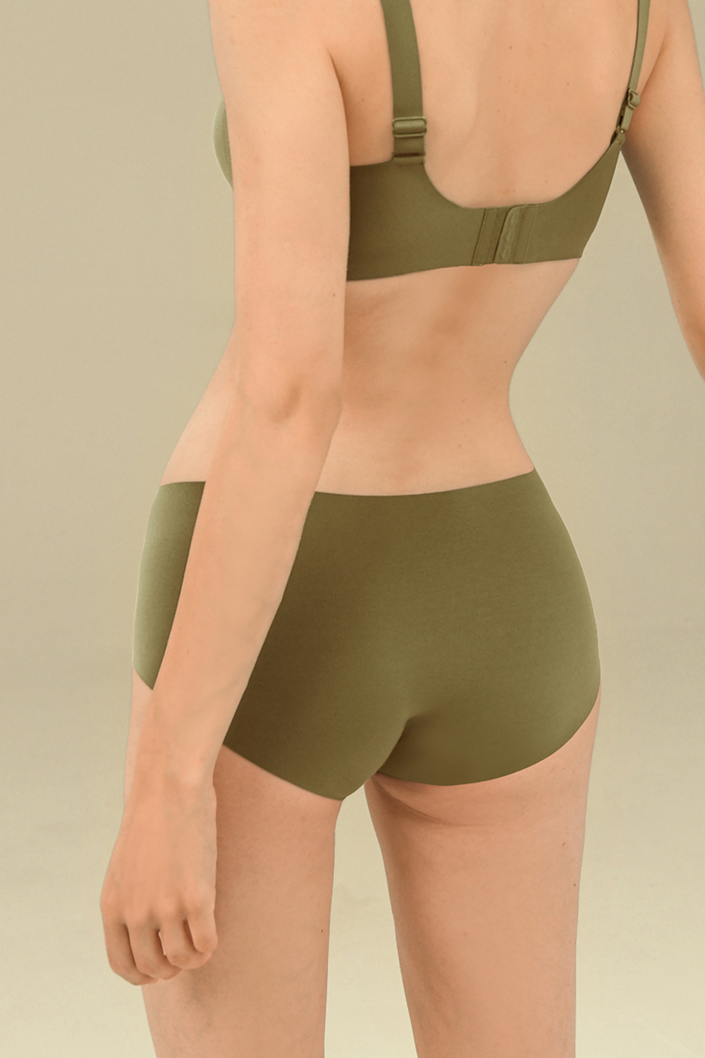 Invisibles Seamless Mid Waist Panties