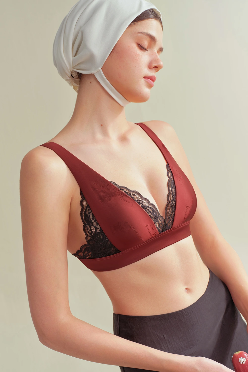 French Lace Patchwork 3/4 Cup Wilreless Plunge Satin Bra