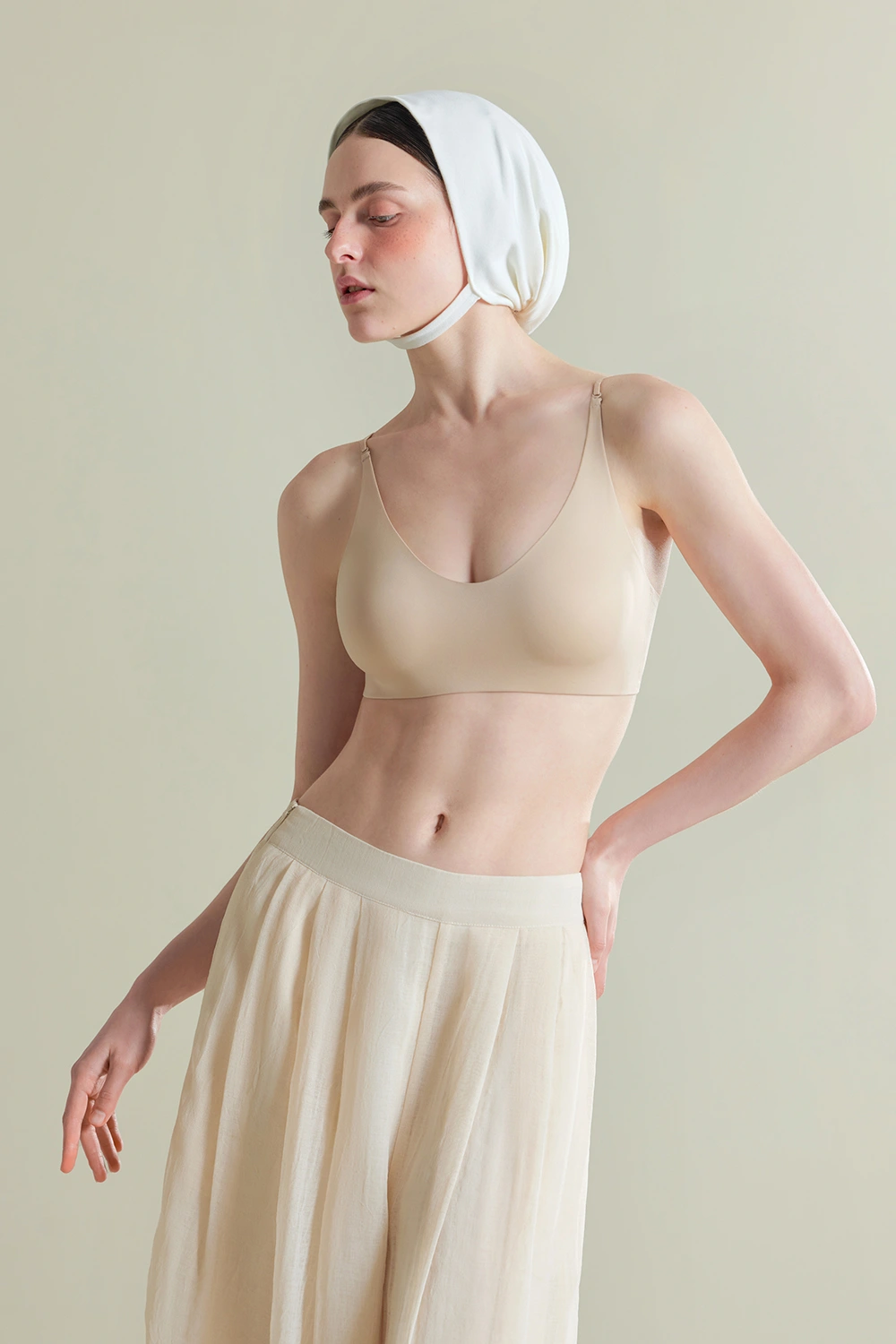 Seamless U-shaped Low Neck Tank Bras