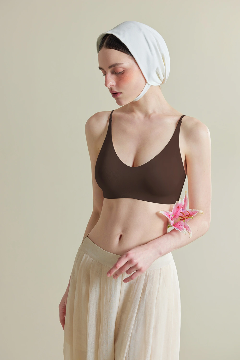 Seamless U-shaped Low Neck Tank Bras
