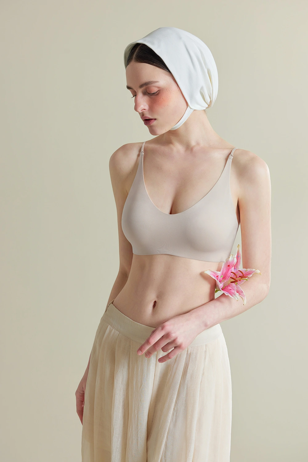 Seamless U-shaped Low Neck Tank Bras