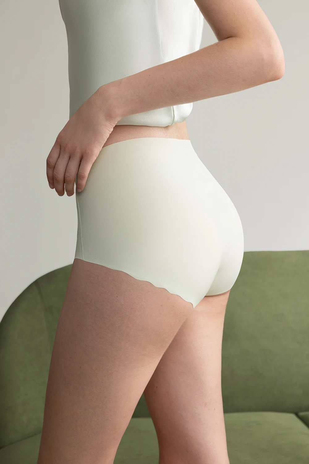 Seamless Mid Waist Invisibles Comfortable Breathable Panties