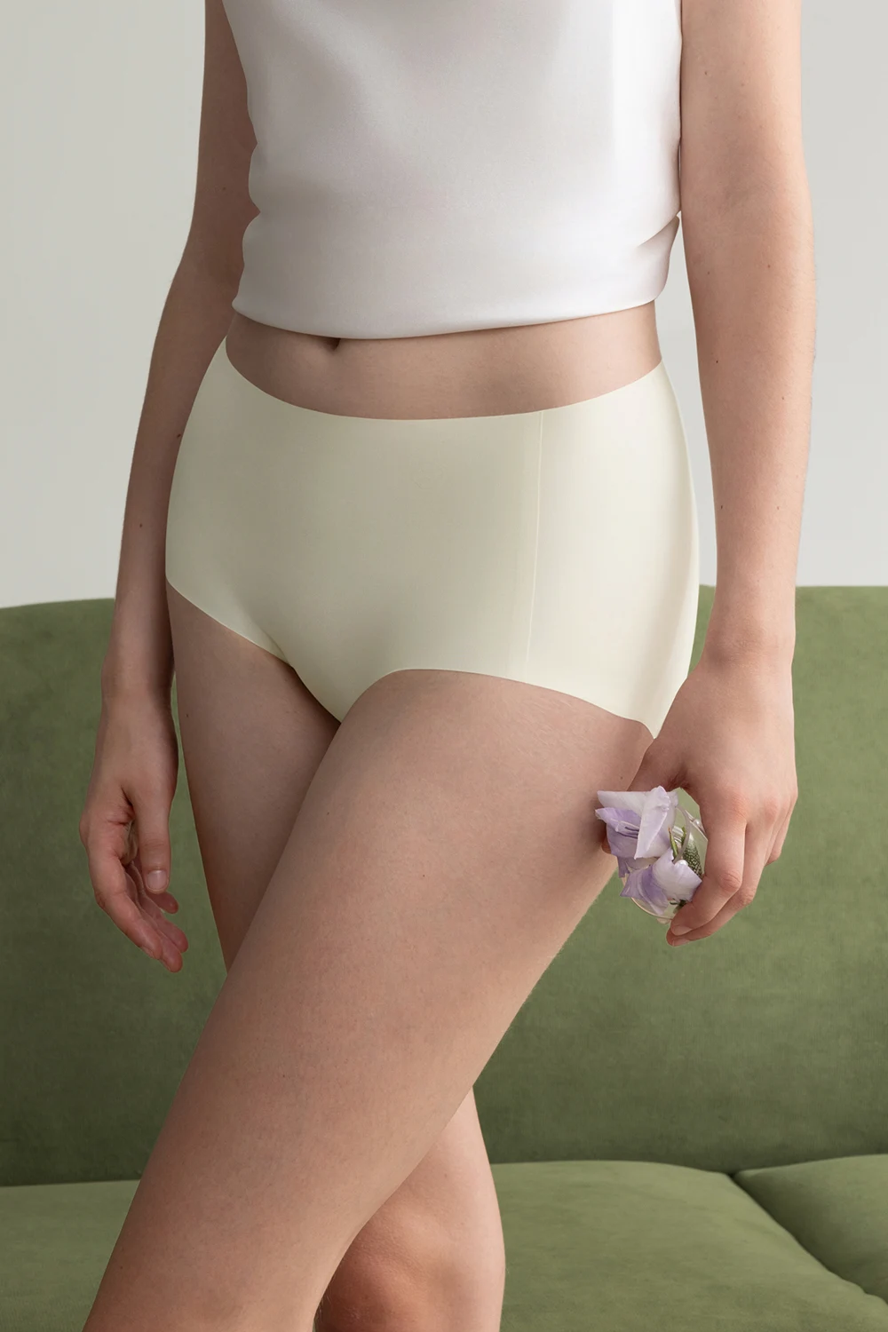 Seamless Mid Waist Invisibles Comfortable Breathable Panties