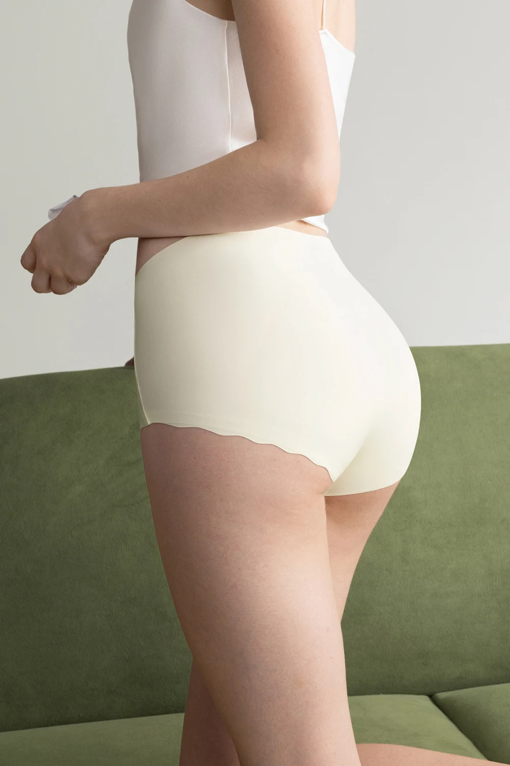Seamless Mid Waist Invisibles Comfortable Breathable Panties