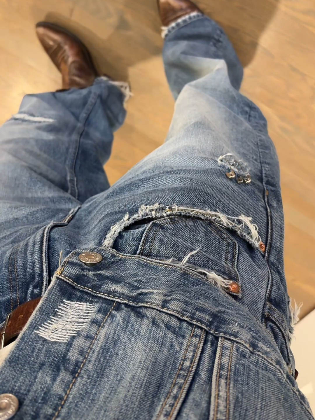 VINTAGE WASHED DISTRESSED DENIM