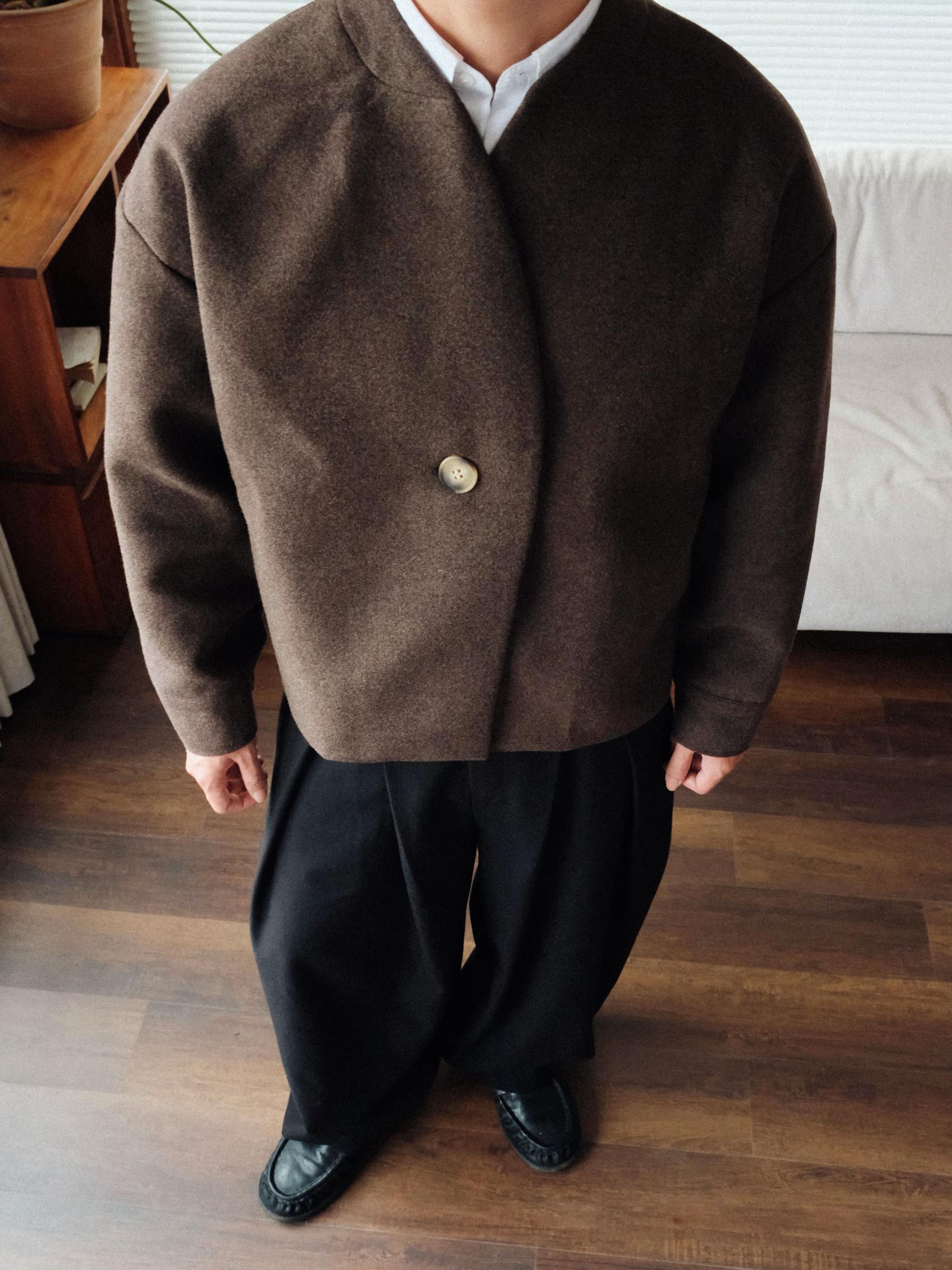 MINIMALIST WOOL COLLARLESS JACKET