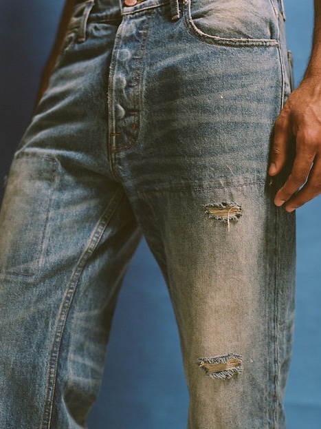 DISTRESSED PATCH JEANS