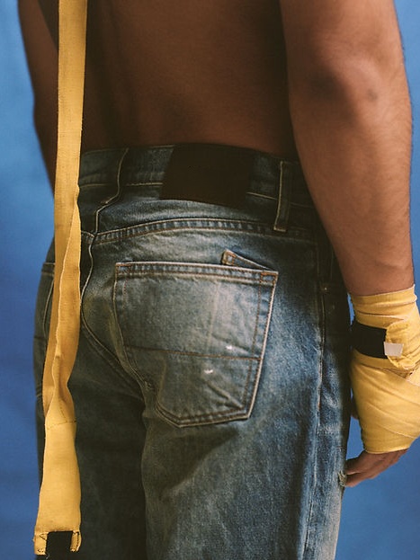 DISTRESSED PATCH JEANS