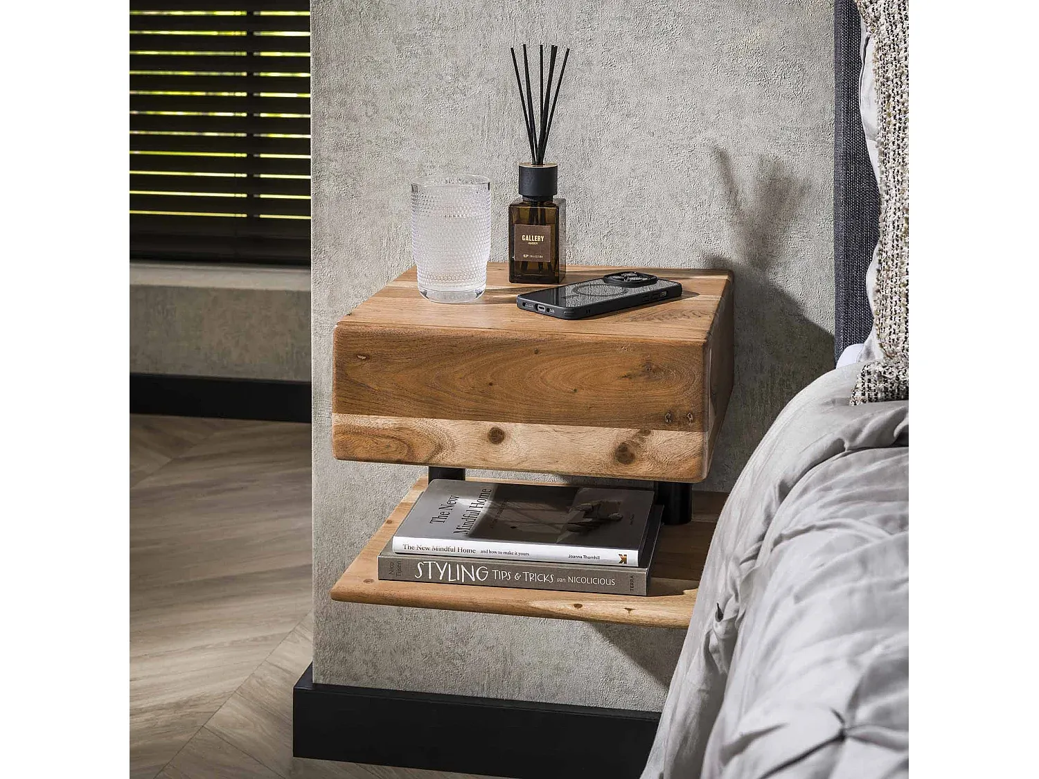 Massivholz-Nachttisch mit Regal, Akazienholz-nestelivoa.com