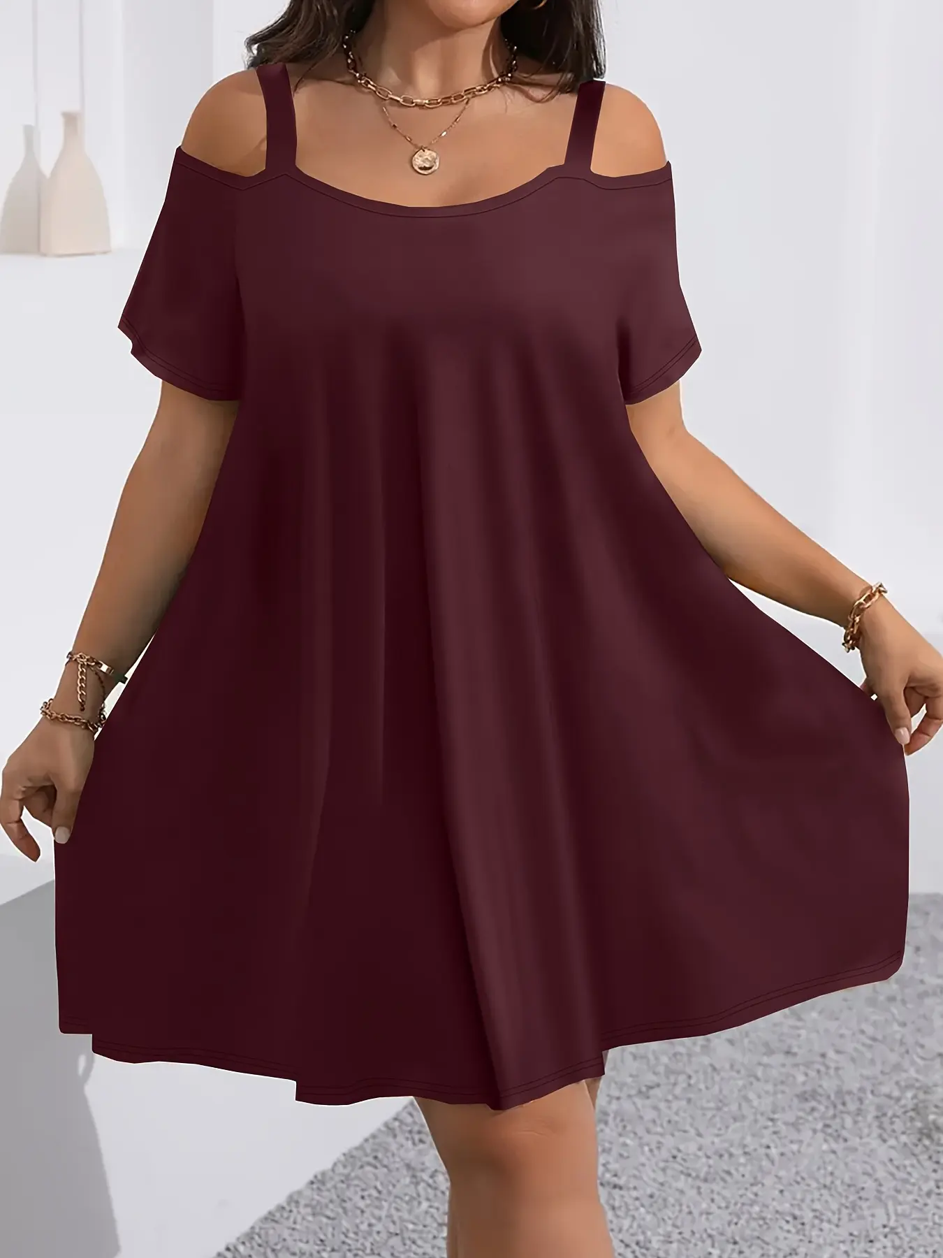 Plus Size Women's Round Neck Short Sleeve Shoulder Cut Out Fitted Casual Midi Dress, Comfortable Fabric, Perfect for Bridesmaids, Vacation, Travel