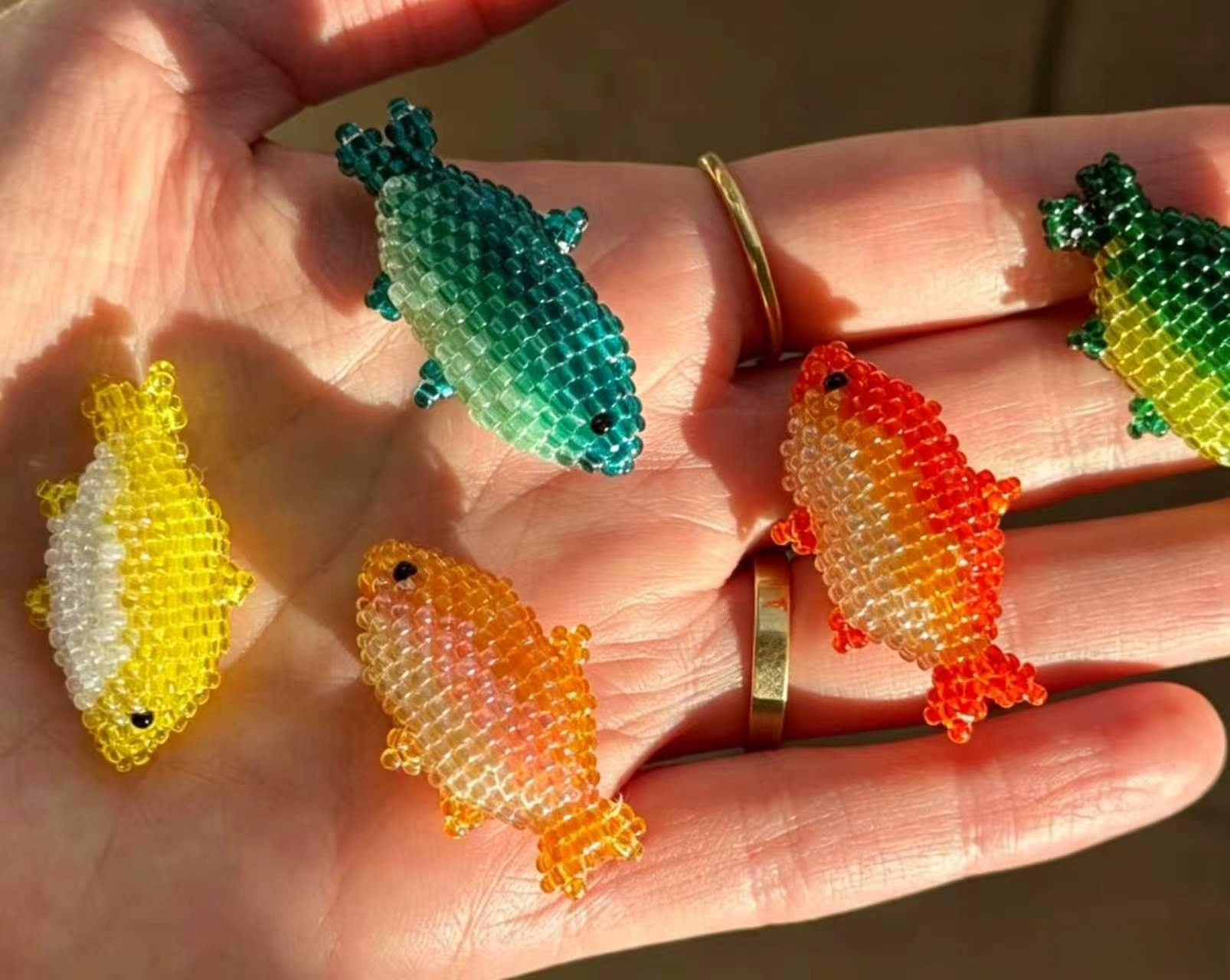 Cute 3D Gradient Beaded Fish DIY Pattern – Printable Seed Bead Tutorial, Small Fish Charm & Brooch Making Guide for Beading Lovers
