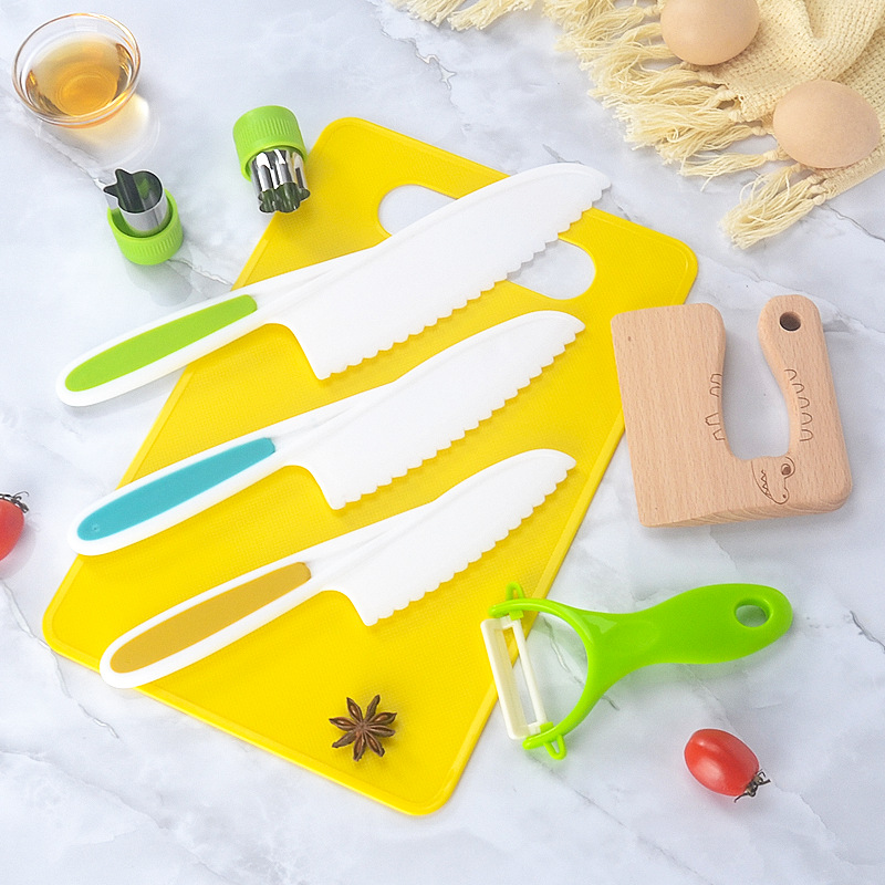 Montessori Kitchen Tools Toy (13 Pieces)