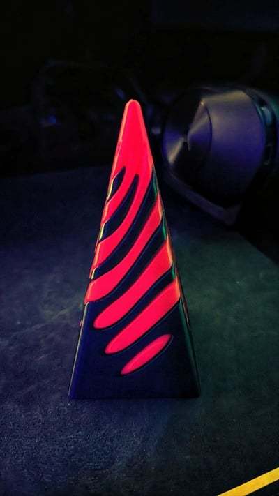 Impossible Pyramids - Hypnotic 3D Sculptures