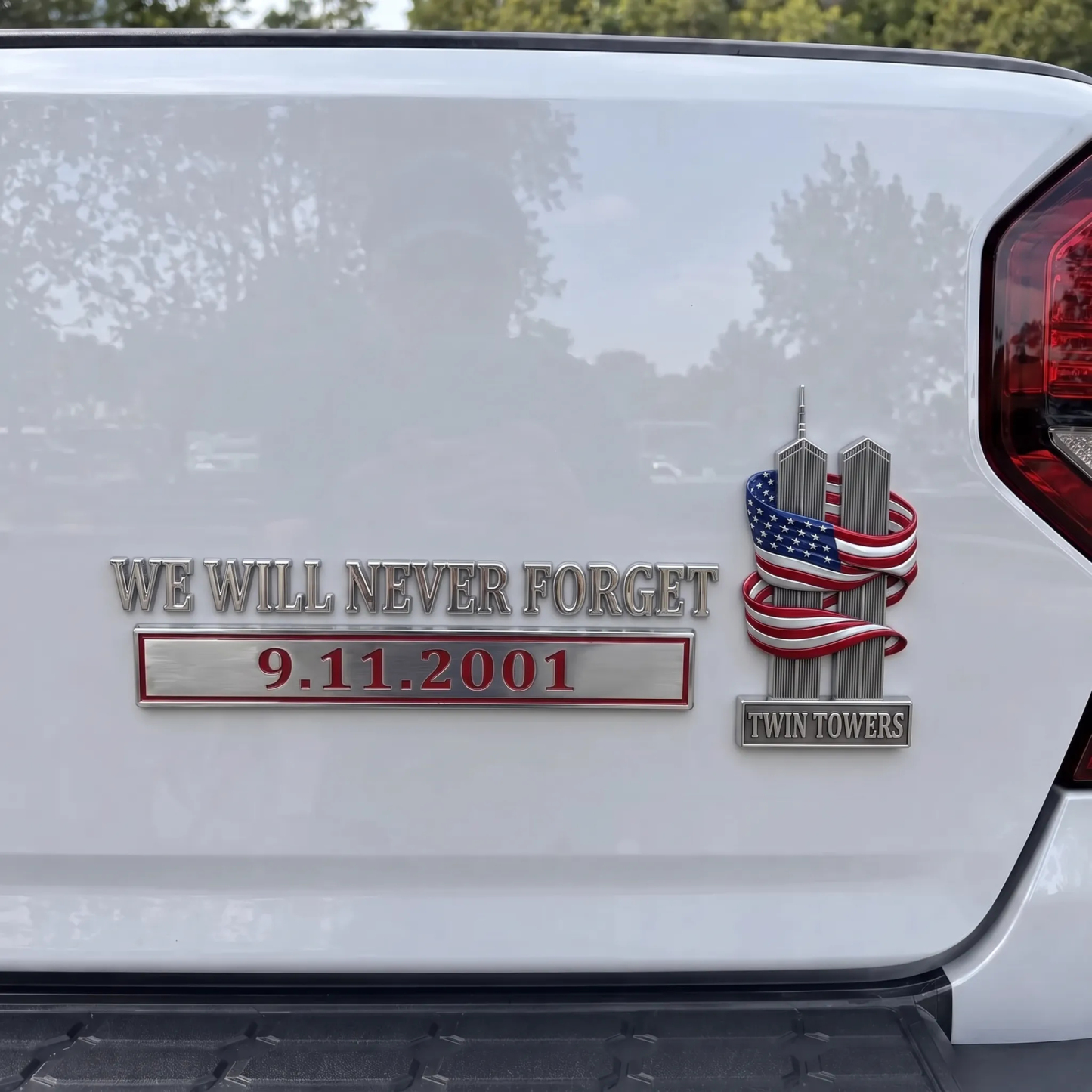 🇺🇸 We Will Never Forget 9.11.2001 Twin Towers Metal Car Emblem Badge