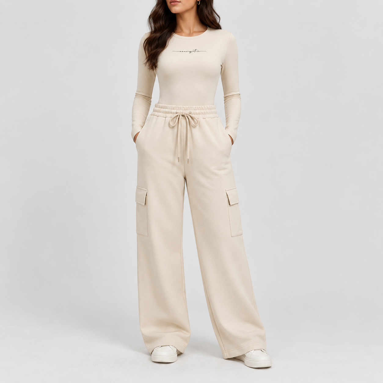 Minimalist two-tone set: long-sleeved letter-print bodysuit paired with wide-leg cargo pants featuring an elastic waist.
