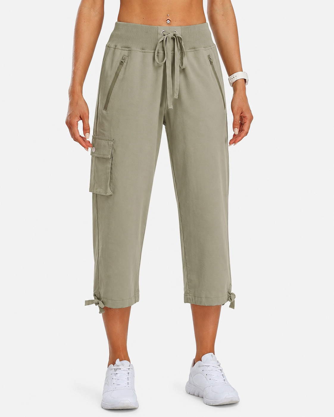 Women's cropped cargo pants—lightweight, quick-drying, and featuring zippered pockets.