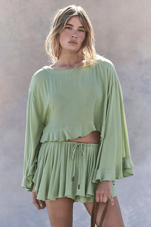 Women’s Loose-Fit Vacation Two-Piece Set – Batwing Sleeve Top & Ruffle Shorts