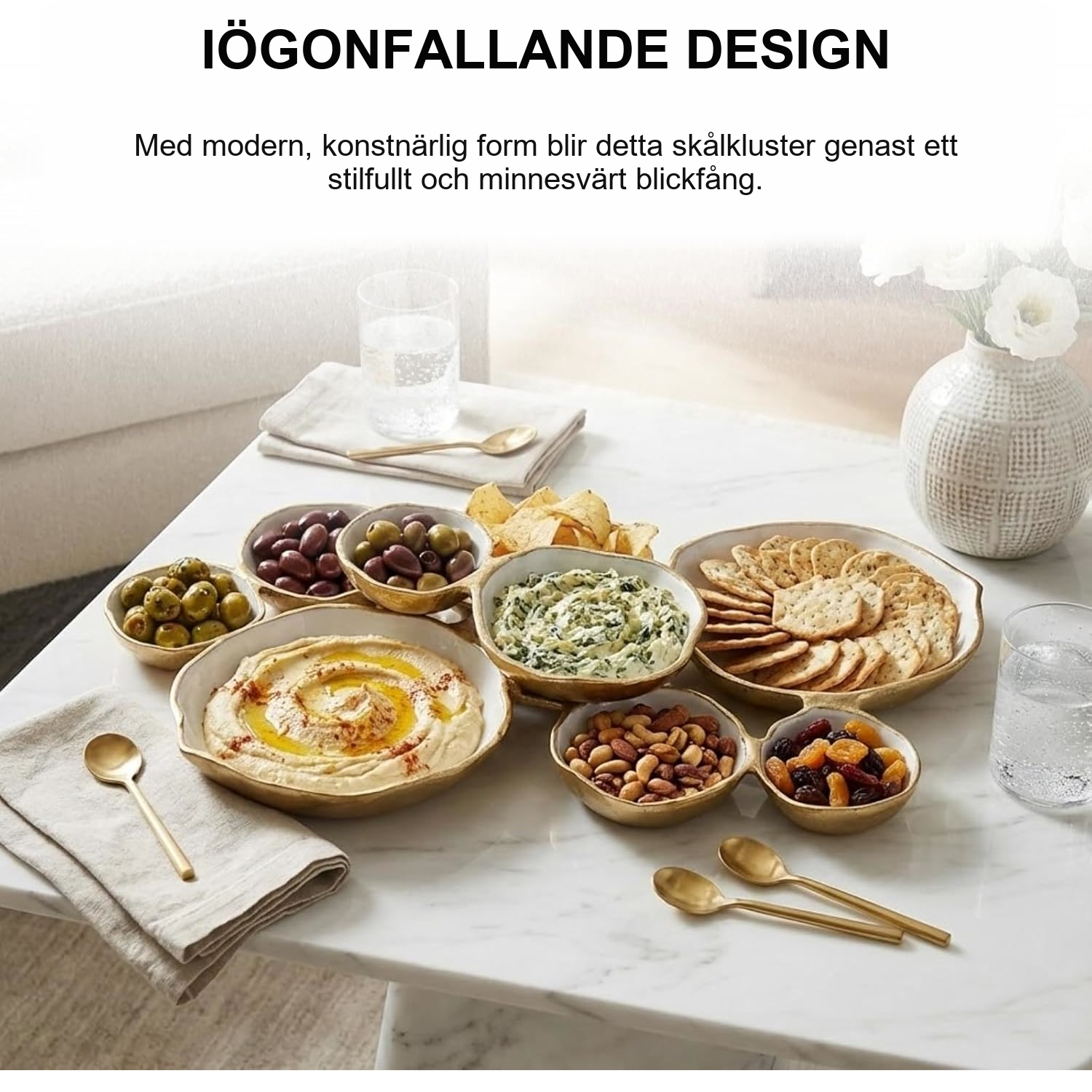 Serveringskluster fyllt med dippar, nötter, oliver och kex