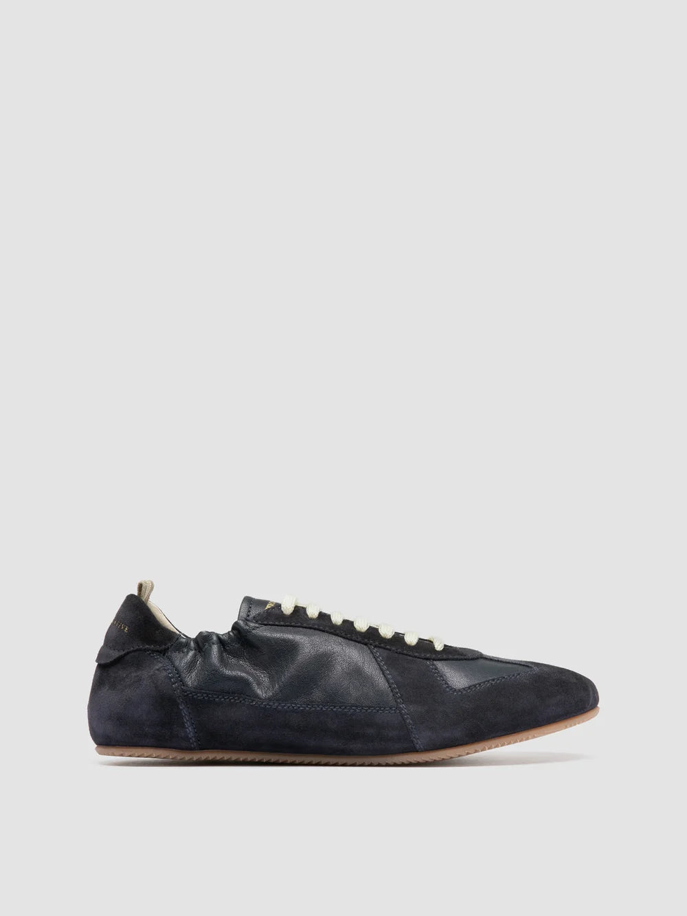 Low-Top-Sneaker aus blauem Leder und Wildleder