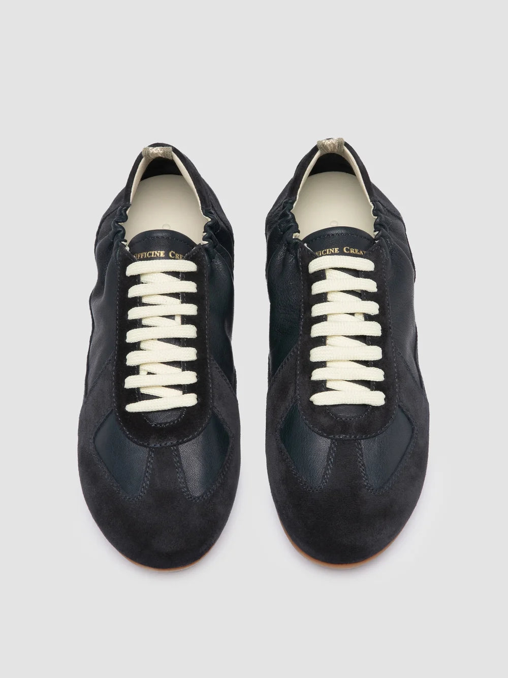 Low-Top-Sneaker aus blauem Leder und Wildleder