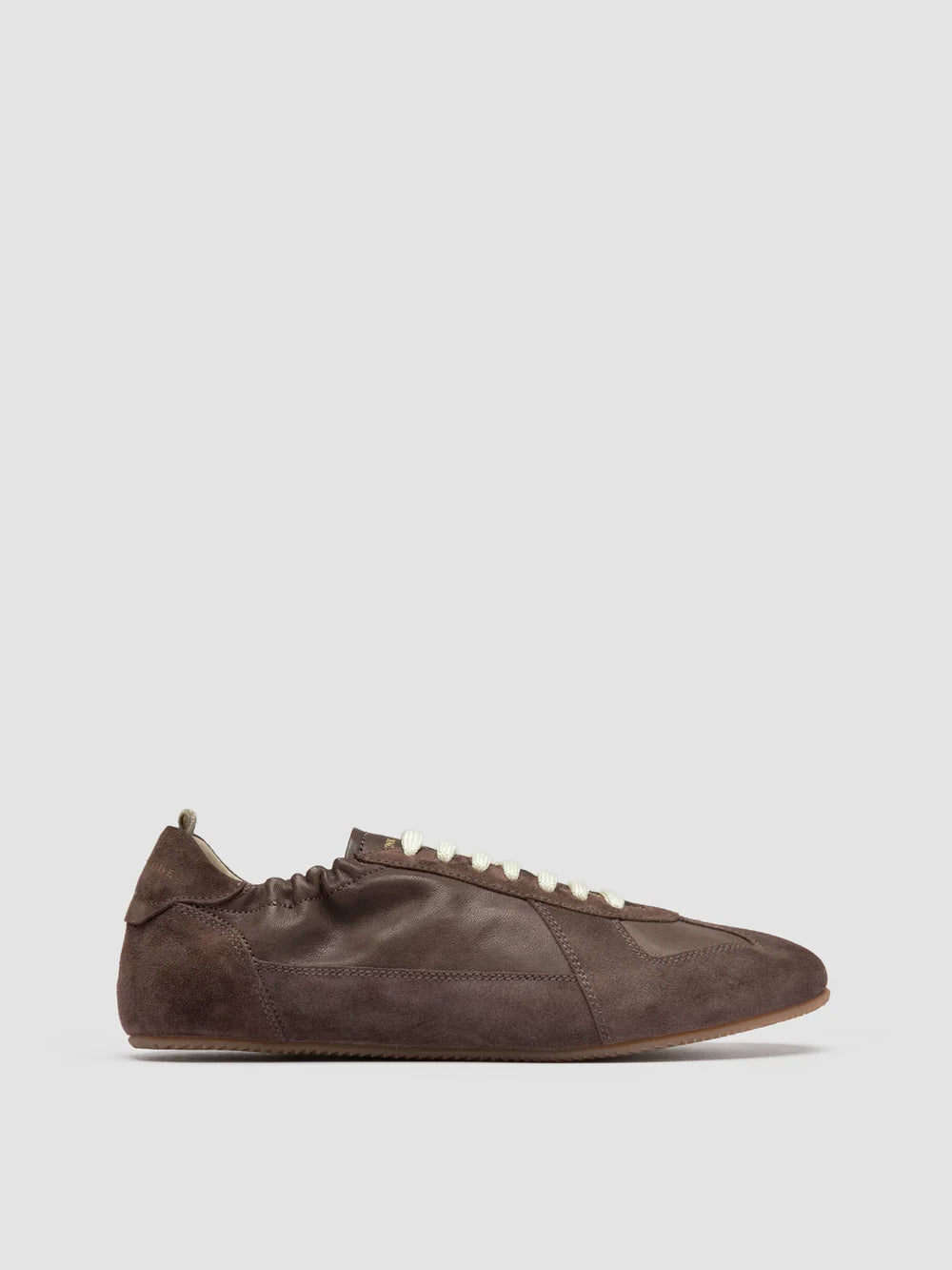 Low-Top-Sneaker aus braunem Leder und Wildleder