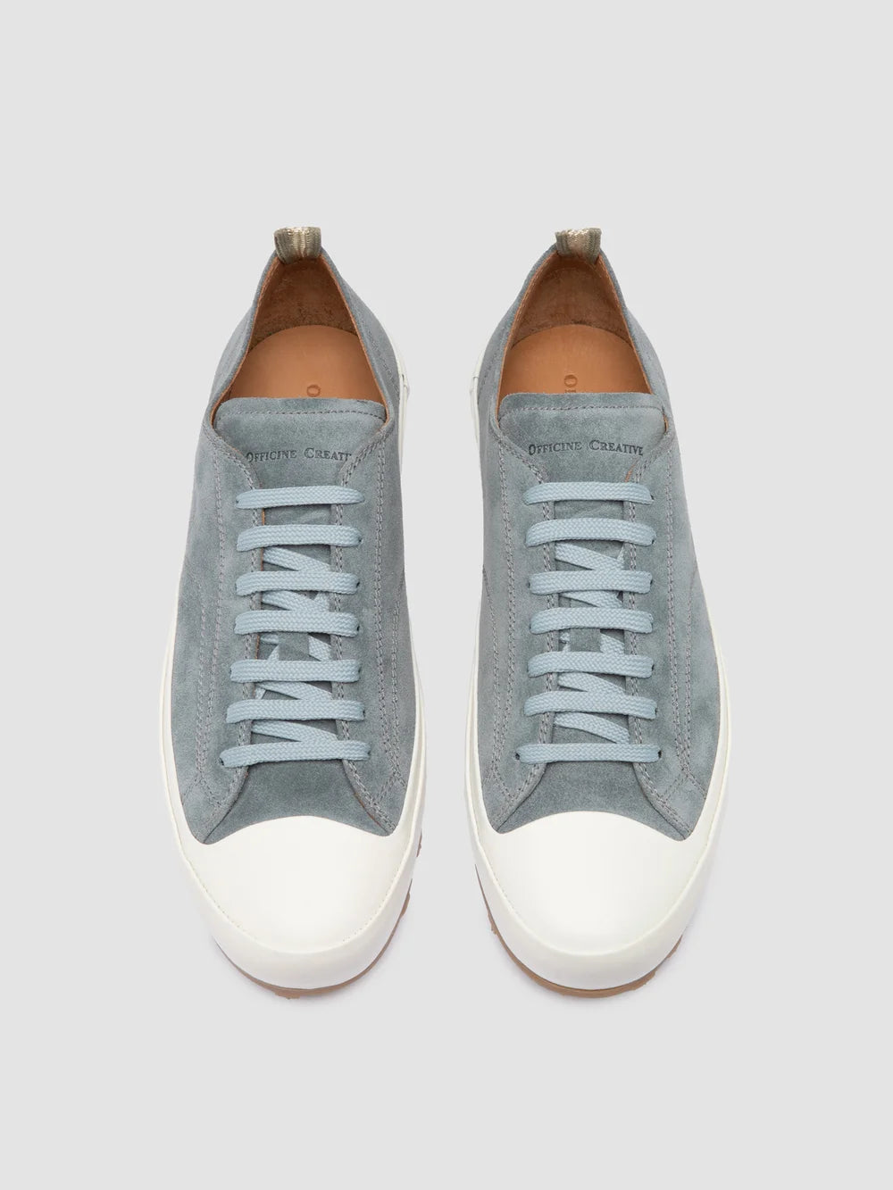 Low-Top-Sneaker aus blauem Wildleder