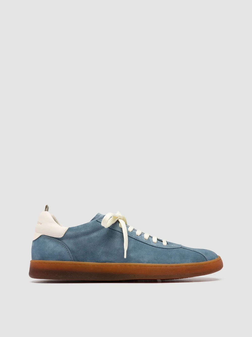 Blaue Sneaker aus Leder und Wildleder