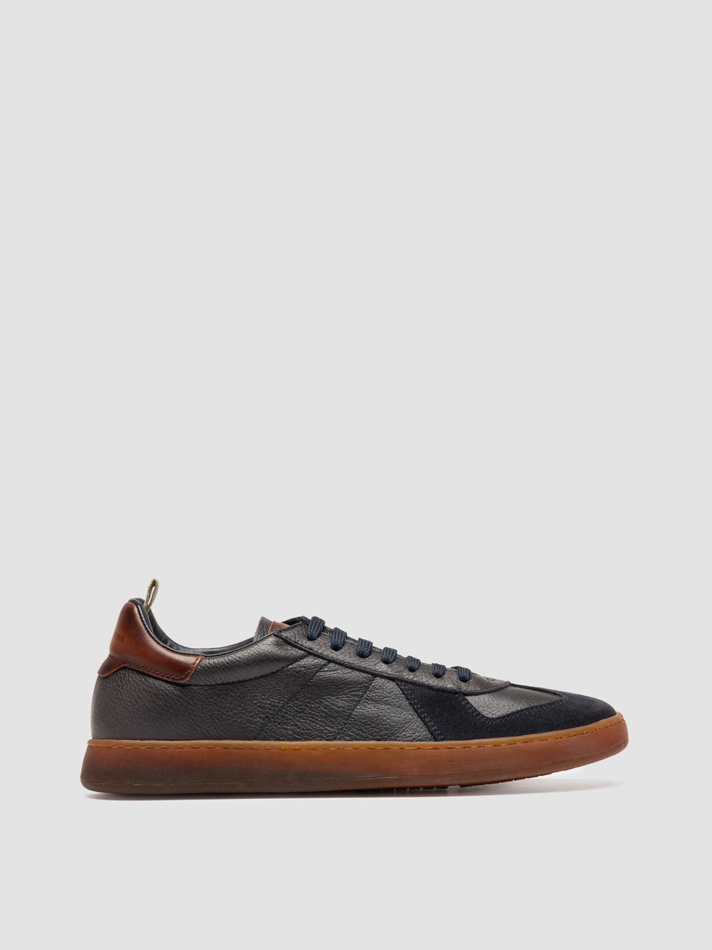 Blaue Sneaker aus Leder