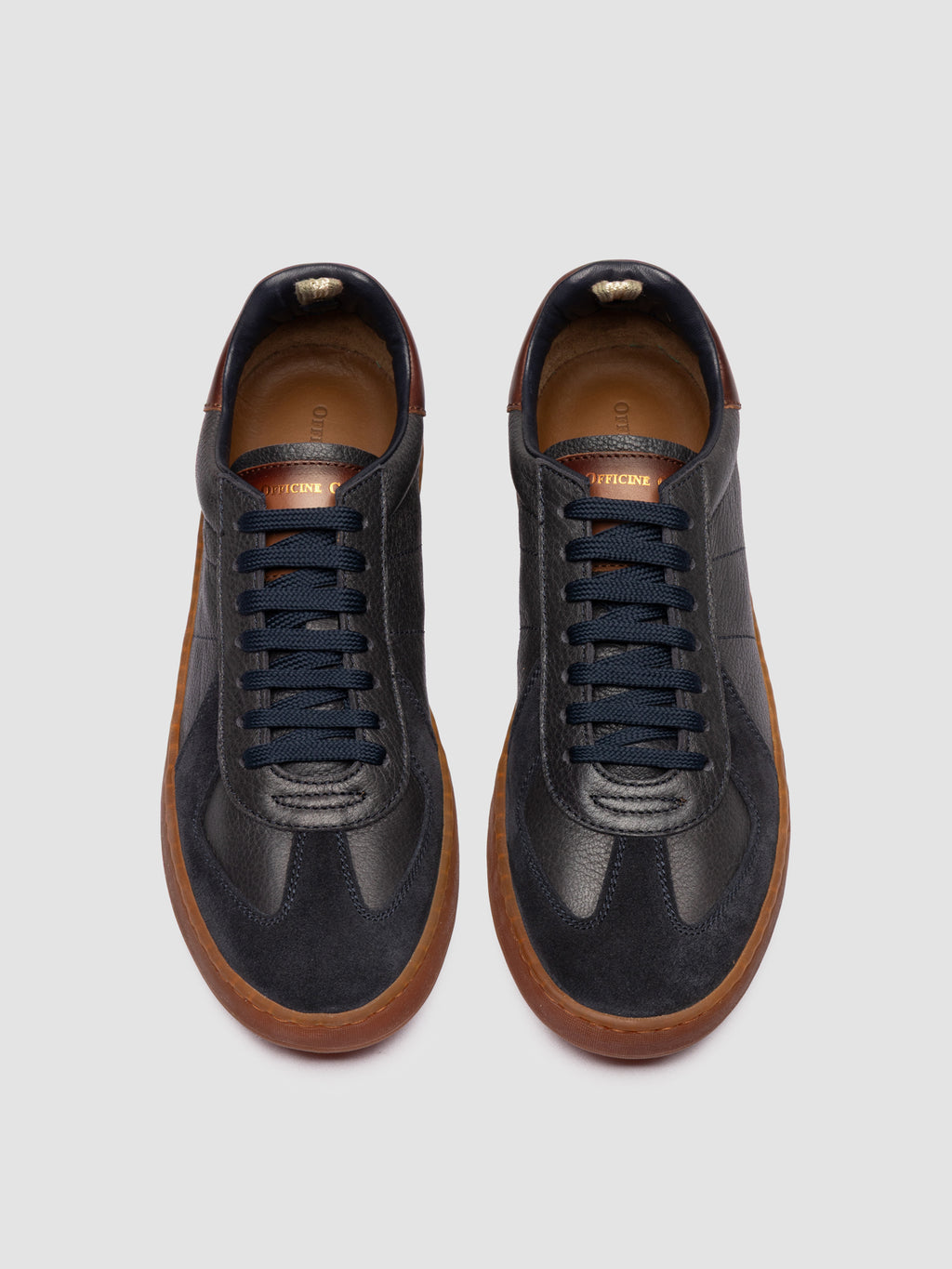Blaue Sneaker aus Leder