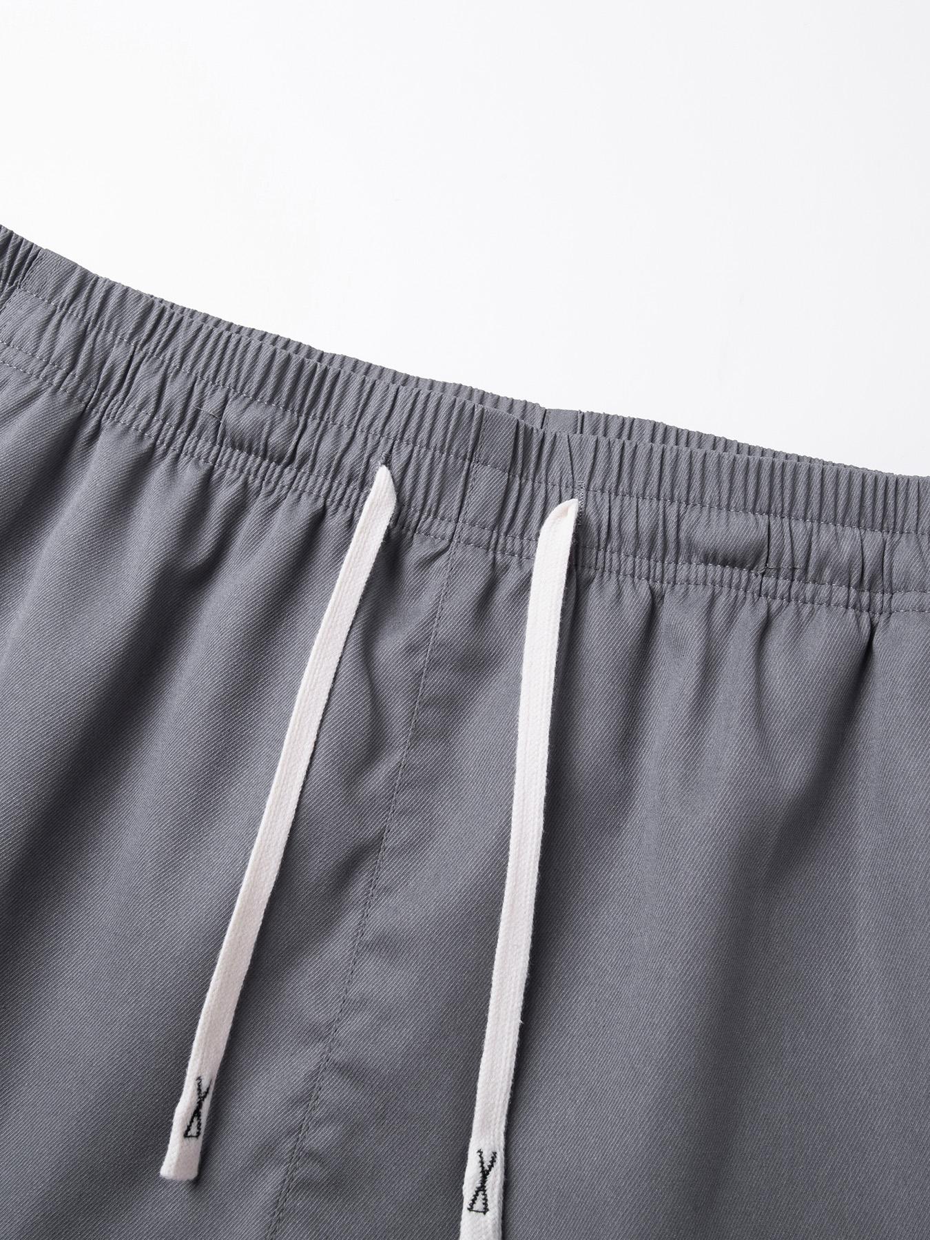 Men’s cargo shorts—knee-length tactical work shorts with multiple pockets and a street-style casual design for summer. Features an elastic waistband with drawstring, pocket patch appliqué design, and is very comfortable to wear.