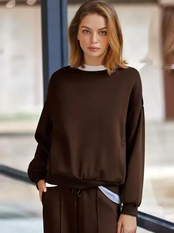 2-Piece Sweatshirt & Pants Set – Comfy Travel or Home Outfit
