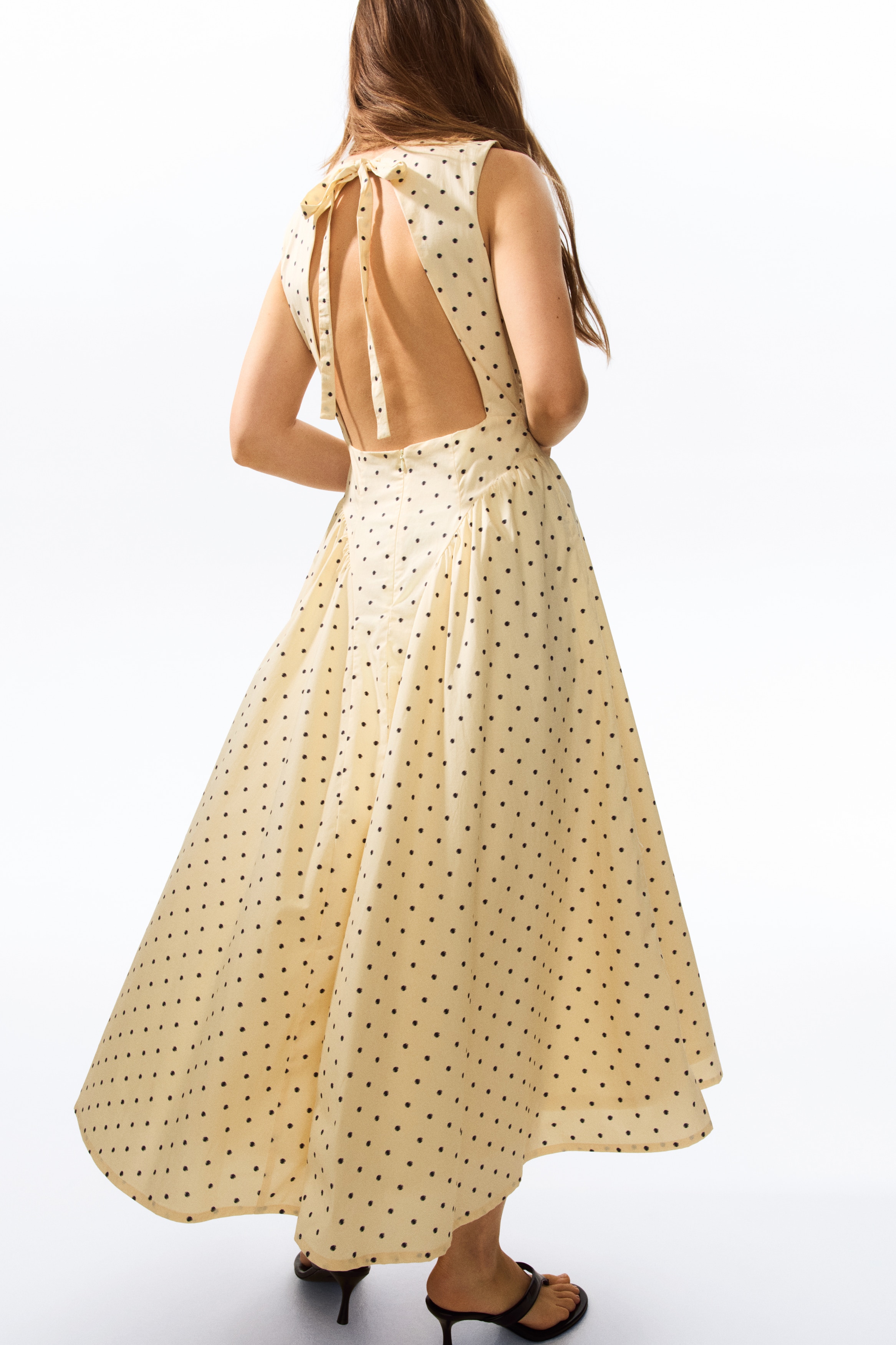7 dresses in different colors and cuts