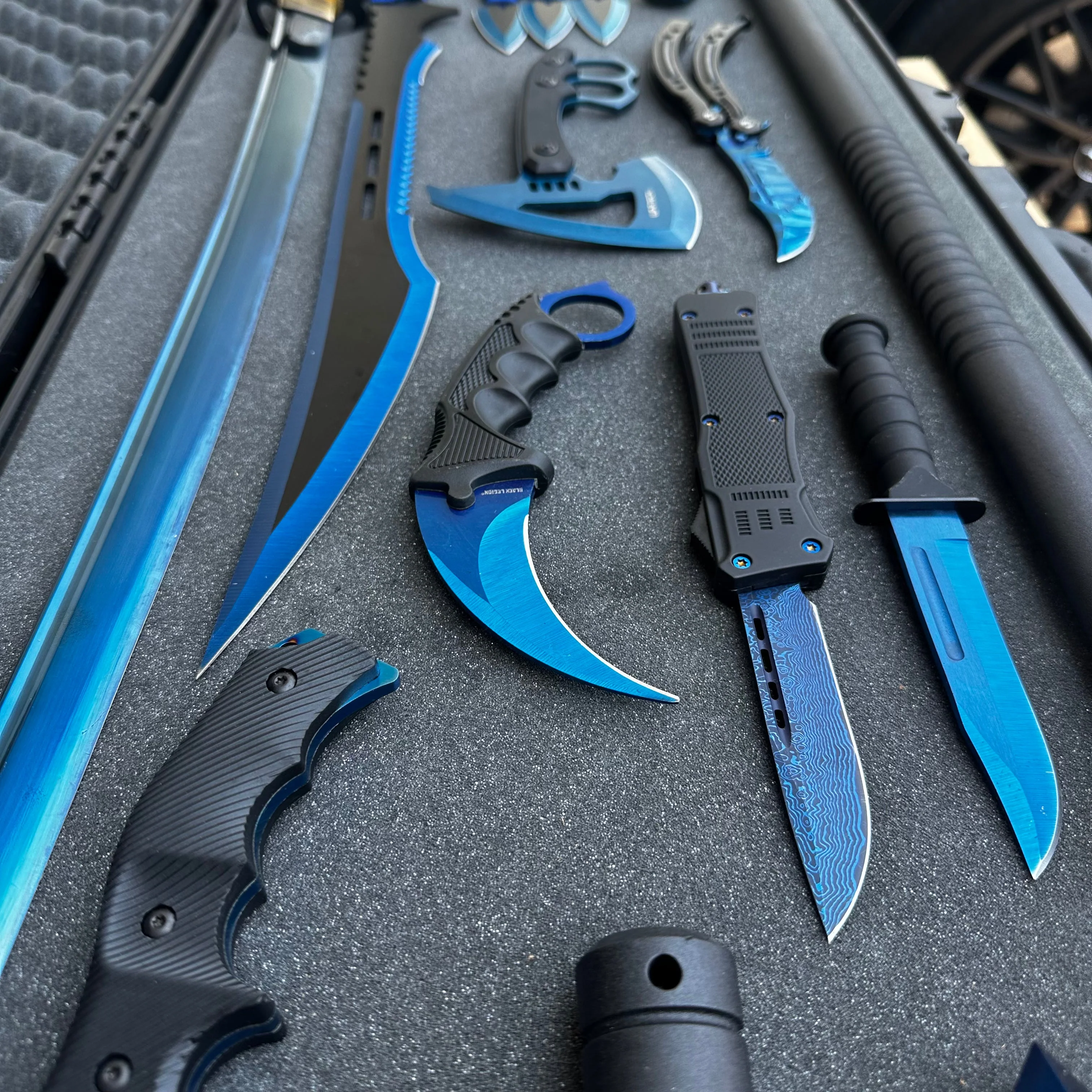 Blue Sub Zero 16 Piece Mega Tactical Knife Set
