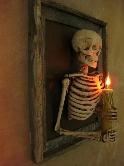 Framed 3D Skeleton Torso Holding Candle💀Haunted house skull