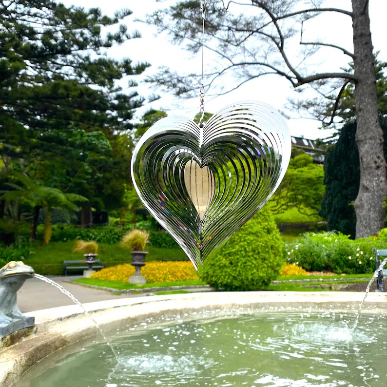 beating heart wind spinner