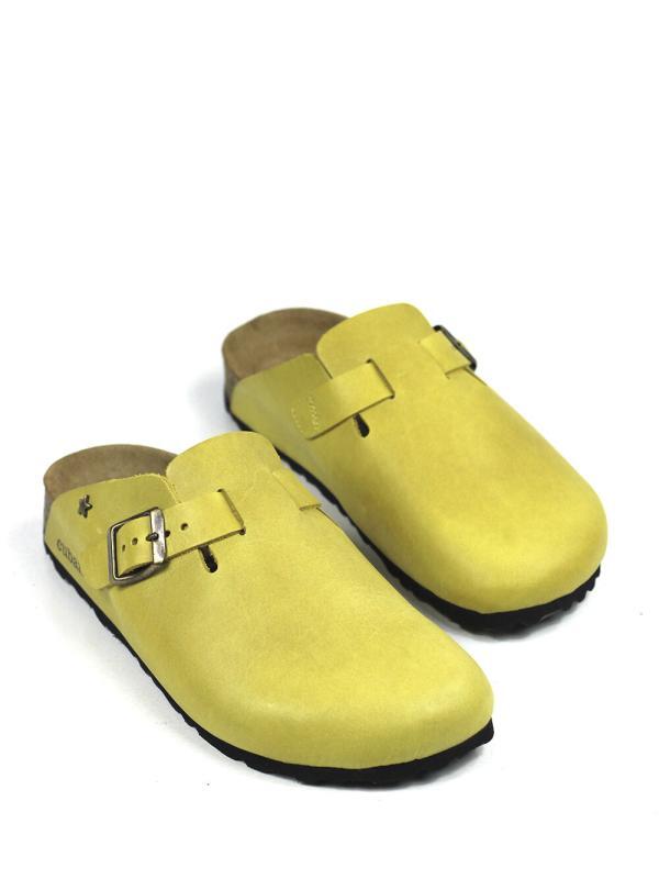 Maria-Closed Sandal in Yellow Leather