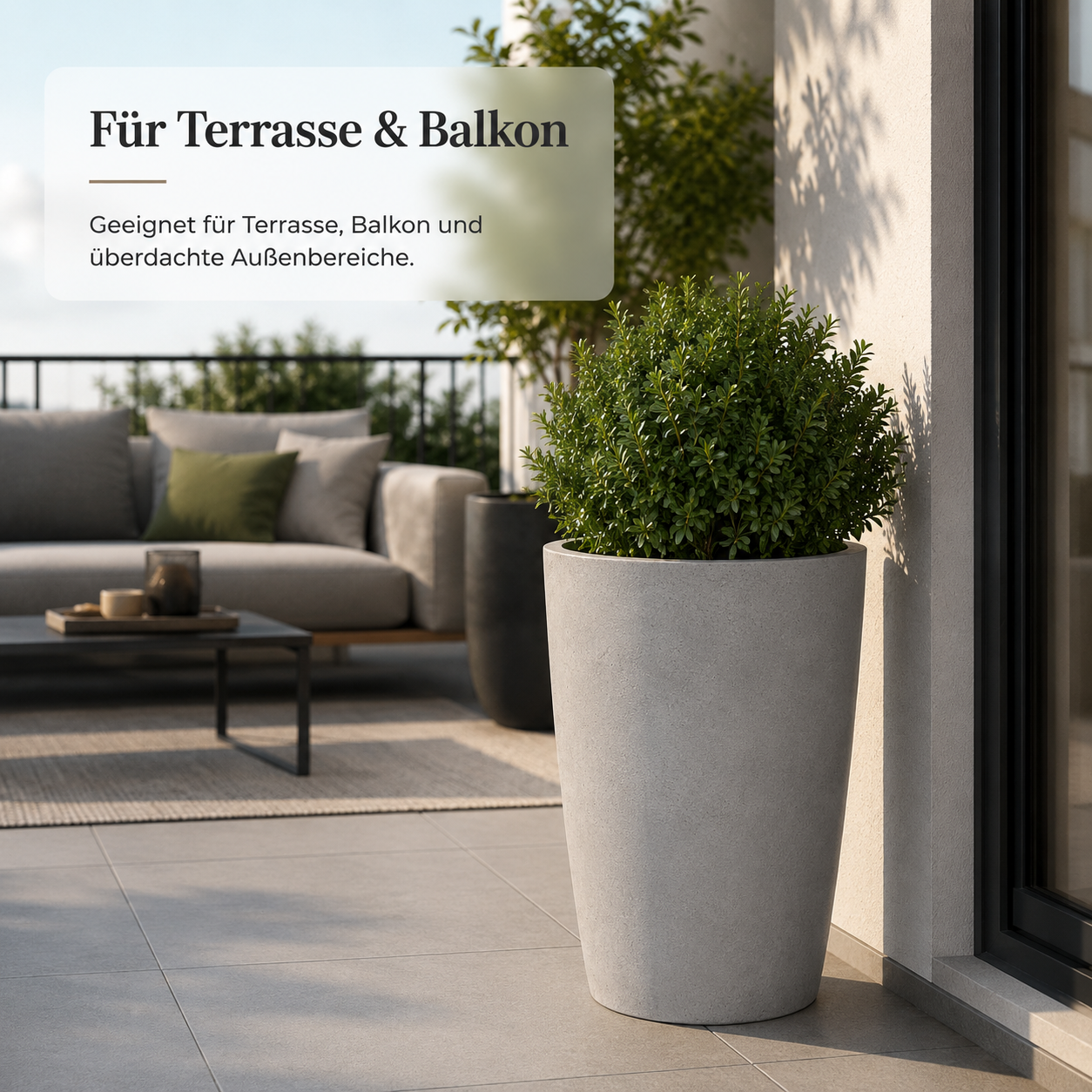 Schlanker Pflanzkübel in Betonoptik für Terrasse und Eingangsbereich