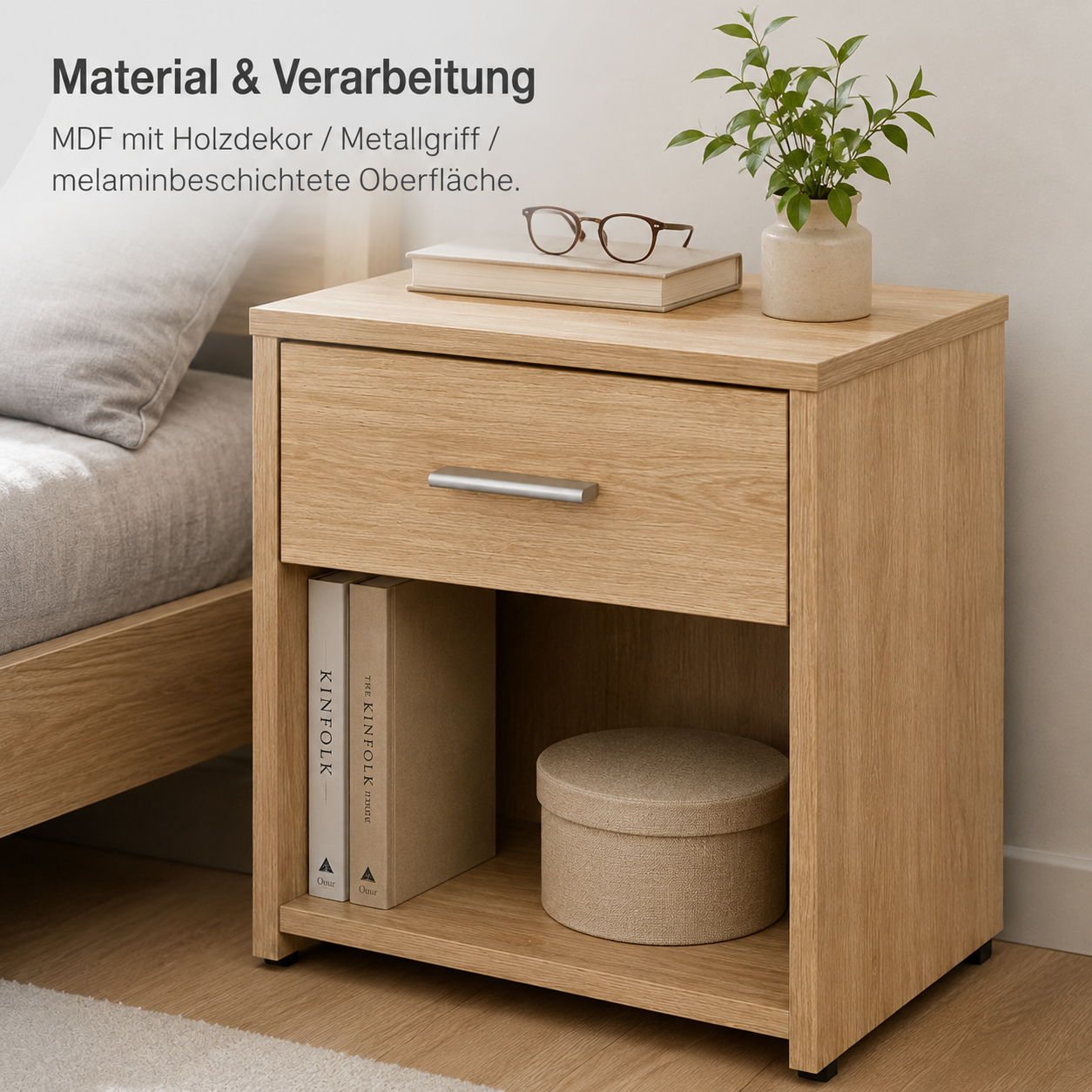 Schmaler Nachttisch mit Schublade und offener Ablage