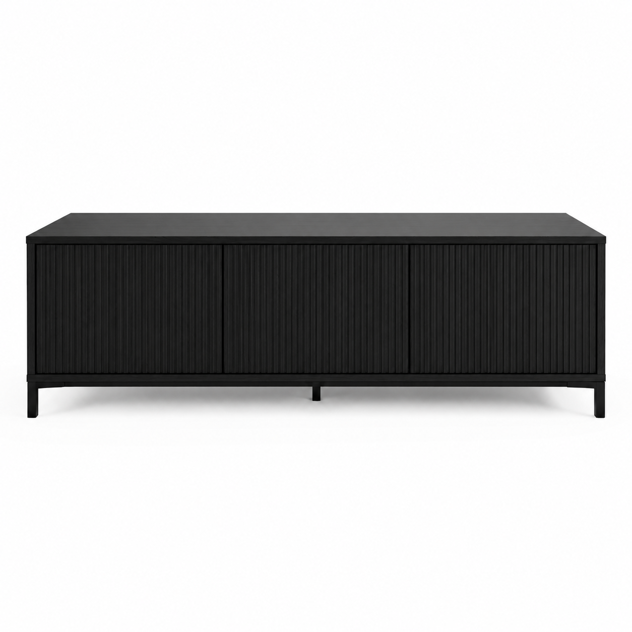 TV Lowboard mit Riffeloptik und ruhigen Fronten für Medienbereiche