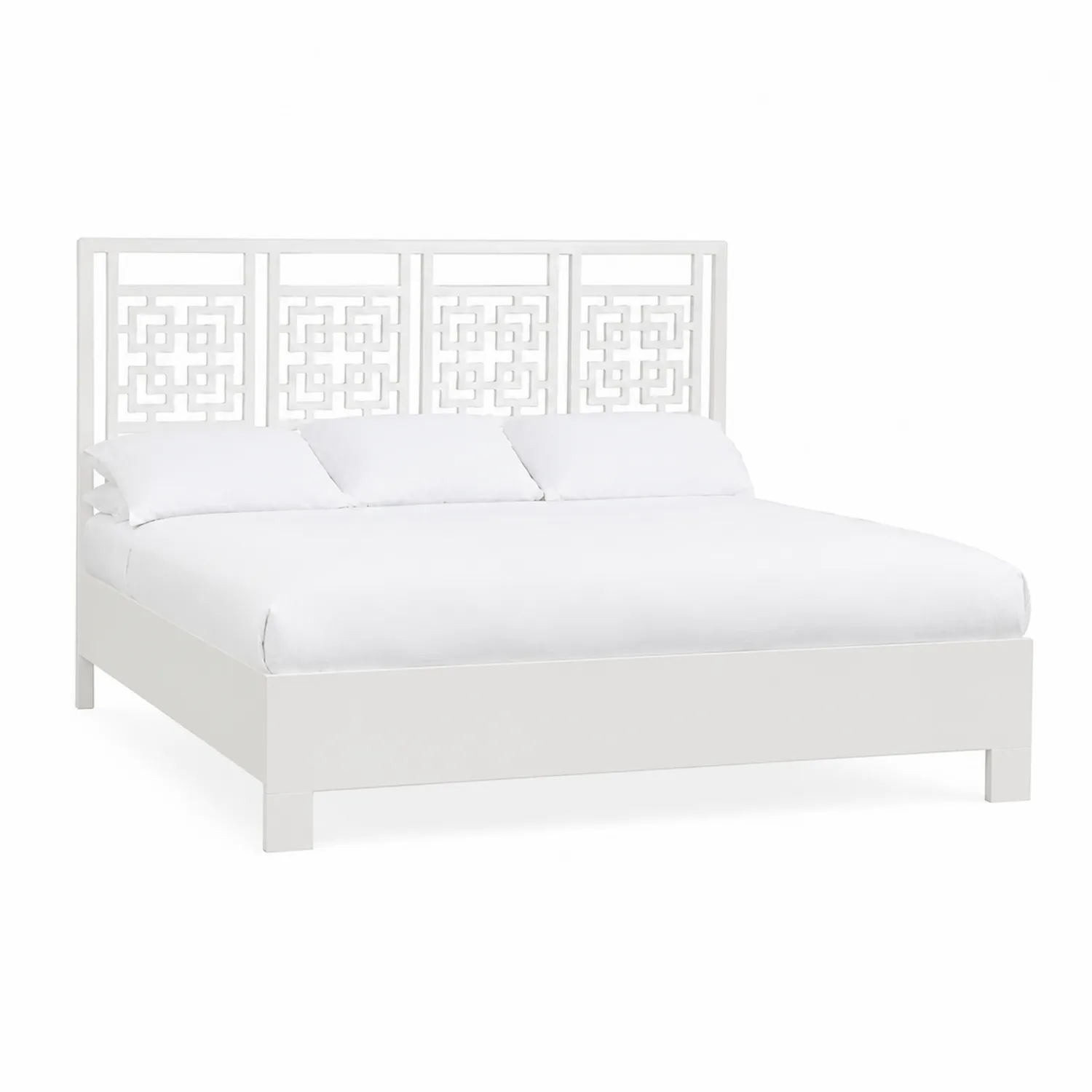 Letto matrimoniale in legno bianco con testiera decorativa