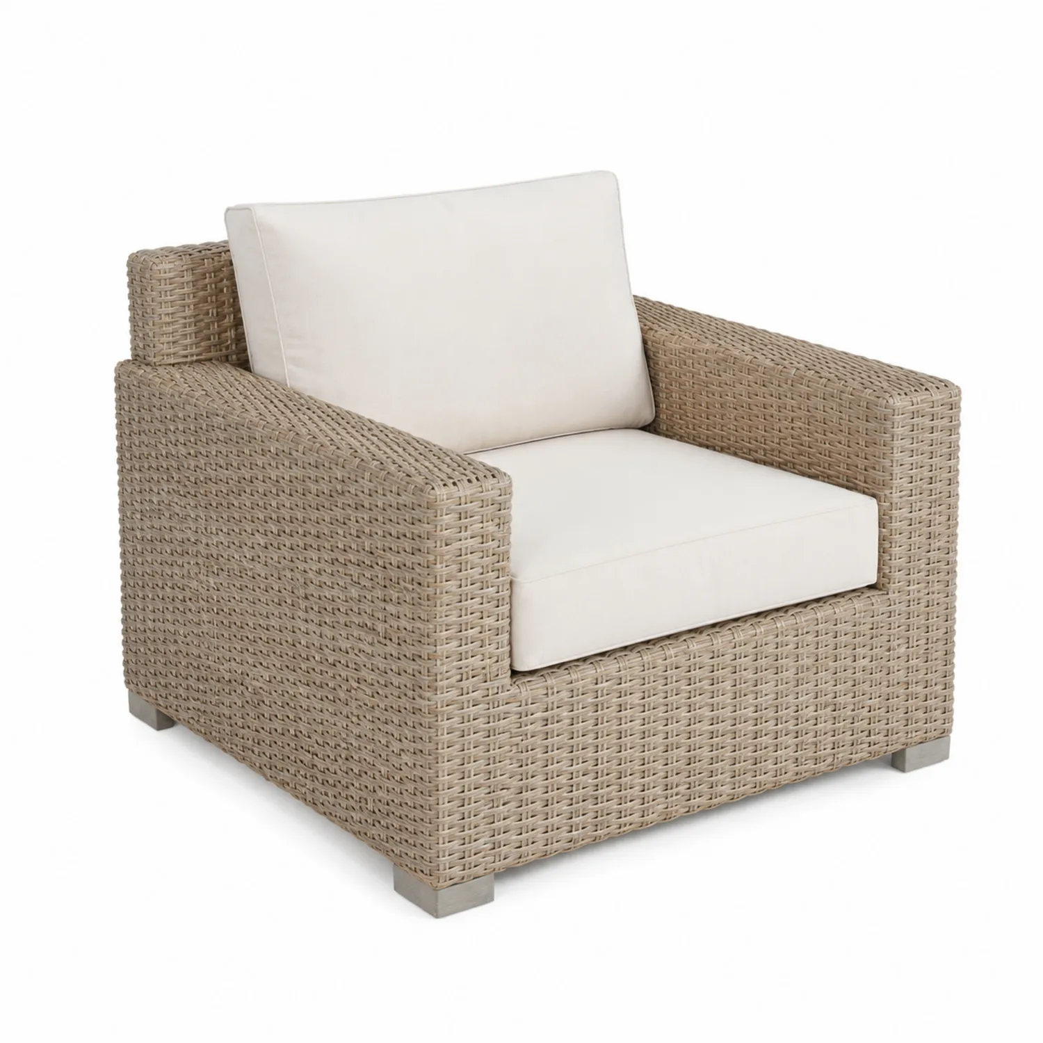 Sillón de ratán sintético beige con cojines crema