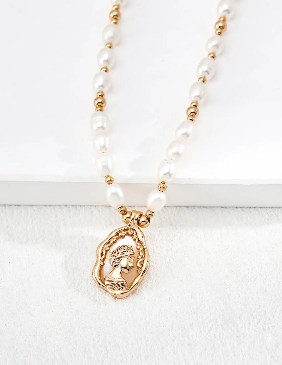 Freshwater Pearl Cameo Pendant Necklace 925 Silver Vintage Gold 38cm Irregular Beauty Pearl