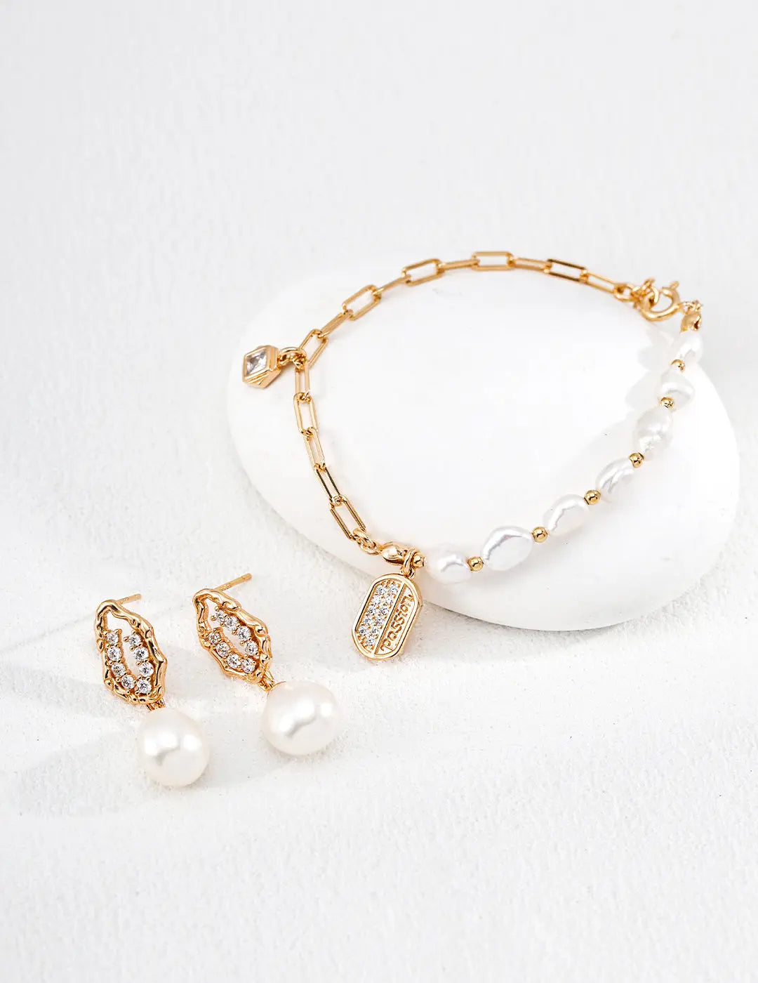 Freshwater Pearl Paperclip Chain Bracelet Gold Passion Charm CZ 16cm Irregular Beauty Pearl